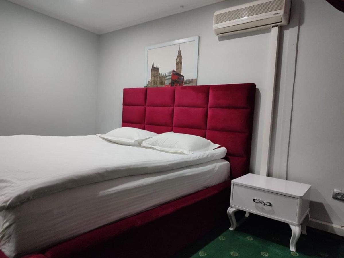 Leoton Chernivtsi Hotel ภายนอก รูปภาพ