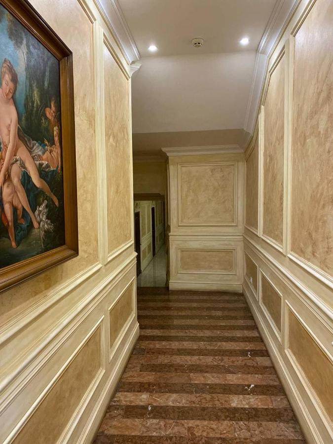 Leoton Chernivtsi Hotel ภายนอก รูปภาพ