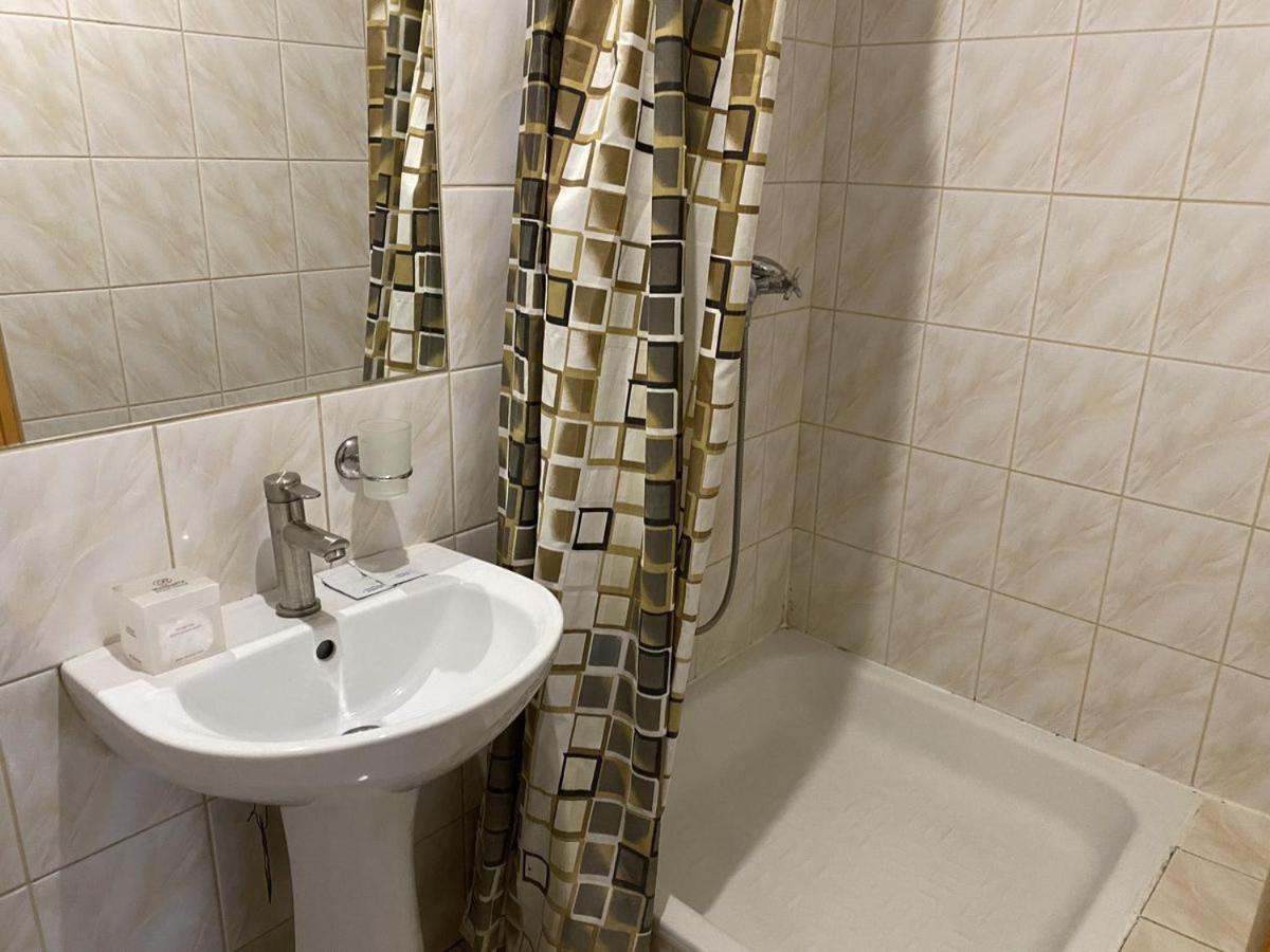 Leoton Chernivtsi Hotel ภายนอก รูปภาพ