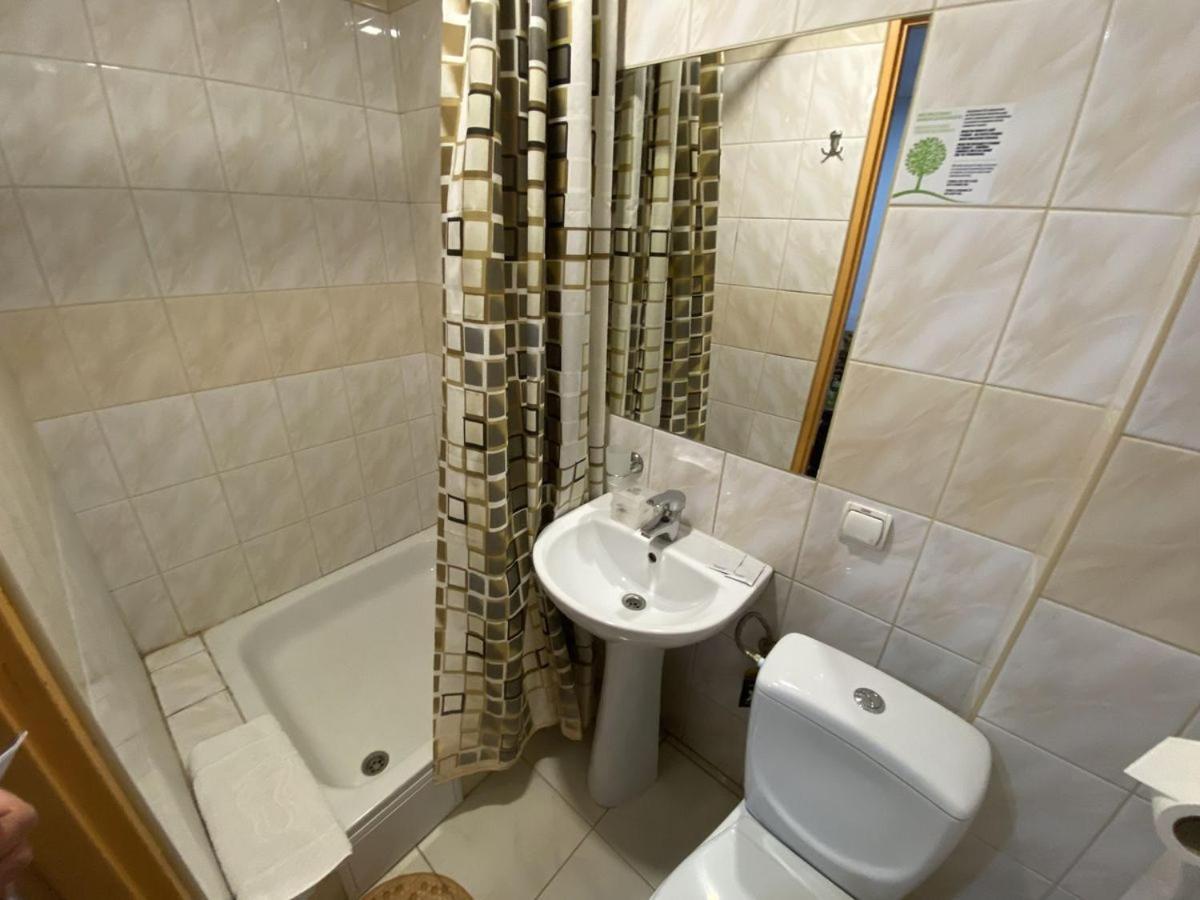 Leoton Chernivtsi Hotel ภายนอก รูปภาพ