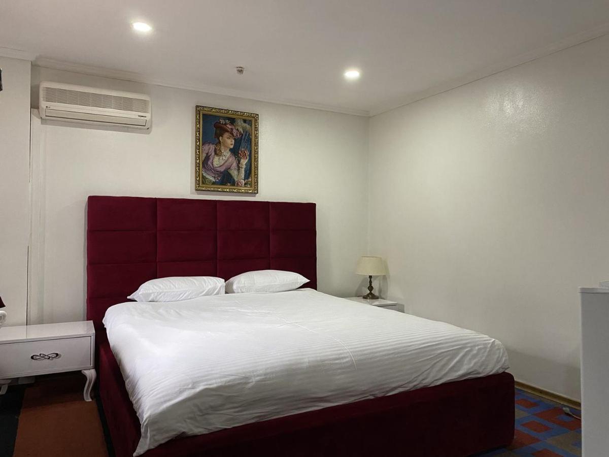 Leoton Chernivtsi Hotel ภายนอก รูปภาพ